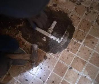 东阳卫生间漏水维修公司为您分享下卫生间渗水如何处理及注意事项